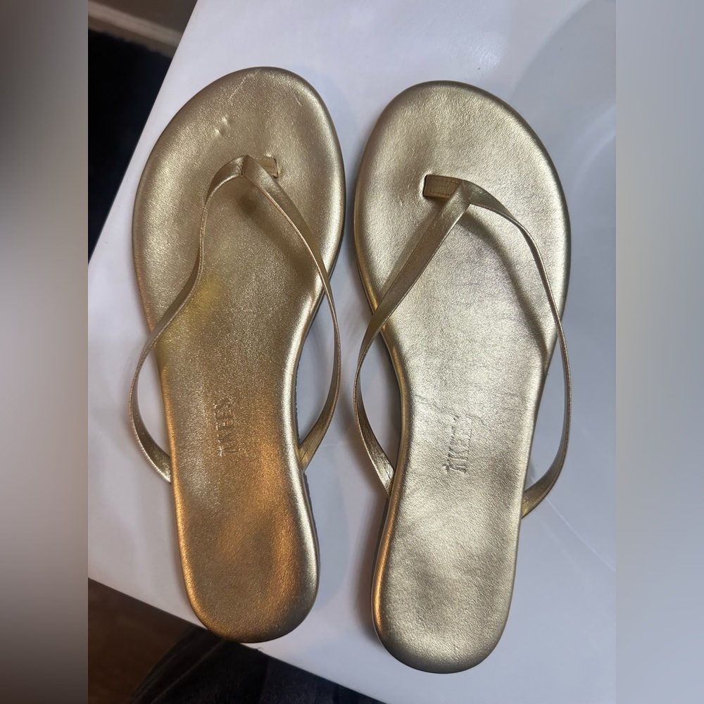 Like new gold metallic Tkees size 7. Have been worn twice.